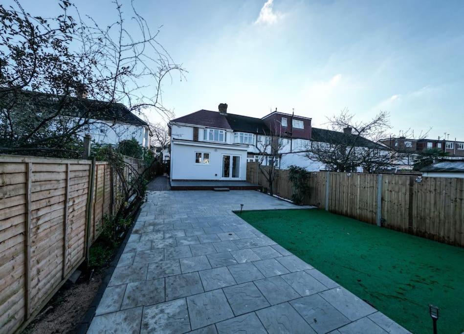 Homely & Peaceful Living Space Morden  Eksteriør bilde