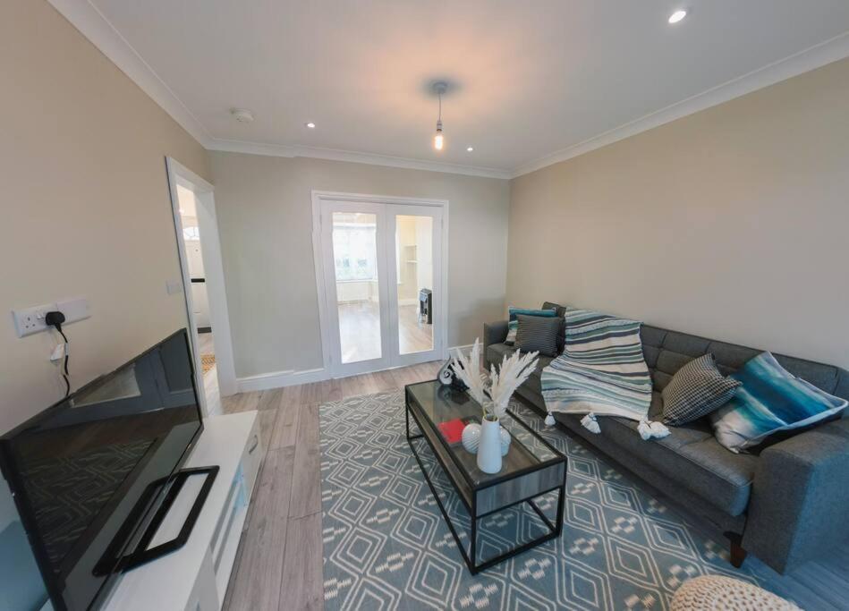 Homely & Peaceful Living Space Morden  Eksteriør bilde
